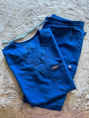 FIGS Scrub Set. Catarina & Yola